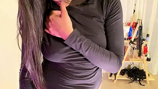 Snapshot of Nisha2708 chatting on 02/17/25, 09:00 Nisha2708 online show from 02/17/25, 09:00