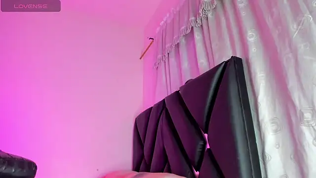 stephany doll  online show from 11/04/25, 04:05