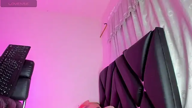 stephany doll  online show from 11/27/25, 01:39