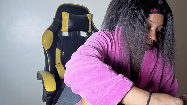 Snapshot of sexycabdy chatting on 12/03/25, 04:06 sexycabdy online show from 12/03/25, 04:06