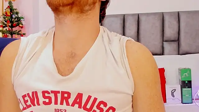 Snapshot of michacosio chatting on 12/17/25, 03:11 michacosio online show from 12/17/25, 03:11