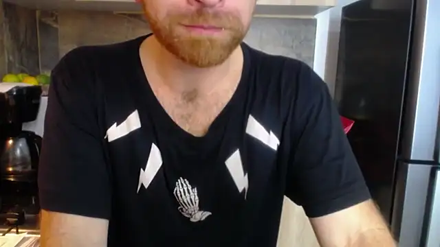 Snapshot of michacosio chatting on 10/28/25, 02:34 michacosio online show from 10/28/25, 02:34