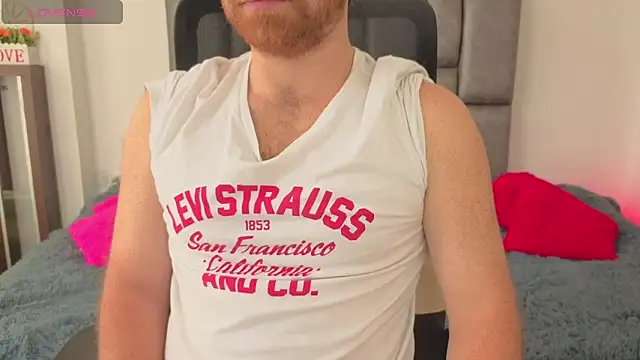 Snapshot of michacosio chatting on 11/04/25, 06:22 michacosio online show from 11/04/25, 06:22