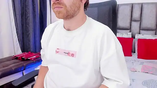 Snapshot of michacosio chatting on 12/02/25, 04:36 michacosio online show from 12/02/25, 04:36