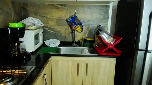 Snapshot of michacosio chatting on 10/24/25, 12:20 michacosio online show from 10/24/25, 12:20