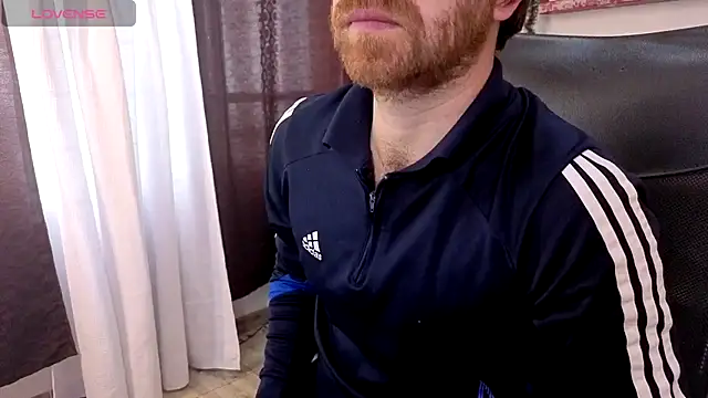 Snapshot of michacosio chatting on 11/24/25, 02:06 michacosio online show from 11/24/25, 02:06