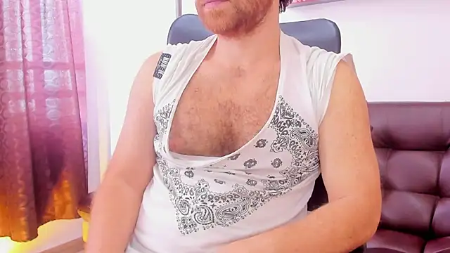 Snapshot of michacosio chatting on 12/18/25, 04:11 michacosio online show from 12/18/25, 04:11