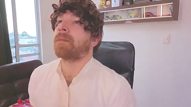 Snapshot of michacosio chatting on 11/09/25, 09:41 michacosio online show from 11/09/25, 09:41