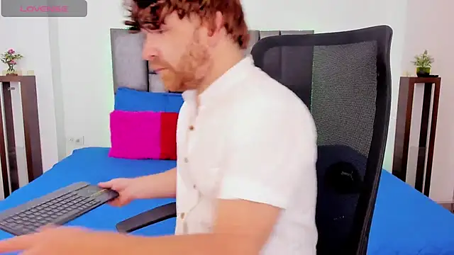 Snapshot of michacosio chatting on 10/22/25, 06:51 michacosio online show from 10/22/25, 06:51