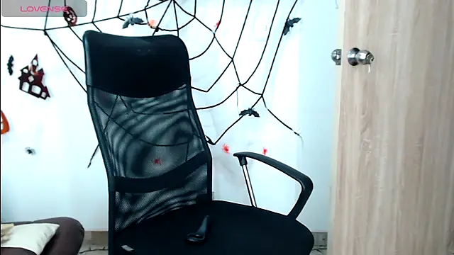 Snapshot of michacosio chatting on 10/22/25, 05:18 michacosio online show from 10/22/25, 05:18