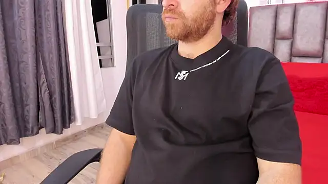 Snapshot of michacosio chatting on 02/11/26, 02:22 michacosio online show from 02/11/26, 02:22