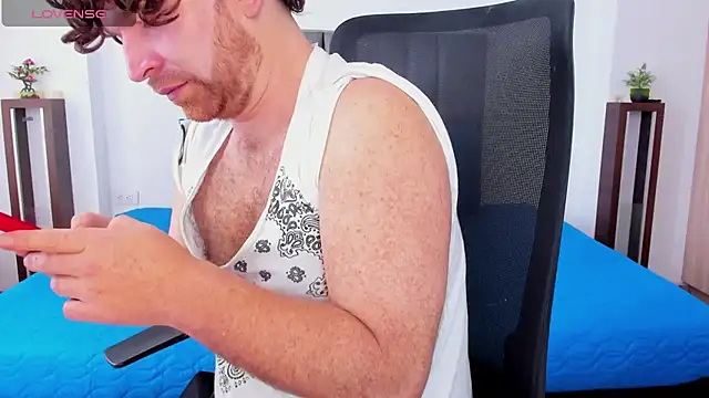 Snapshot of michacosio chatting on 10/24/25, 07:13 michacosio online show from 10/24/25, 07:13