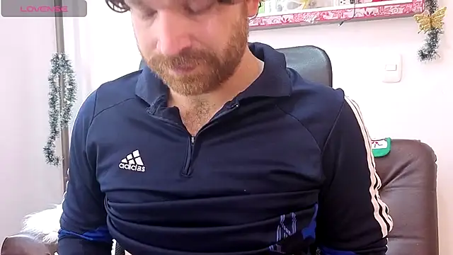 Snapshot of michacosio chatting on 11/27/25, 05:02 michacosio online show from 11/27/25, 05:02