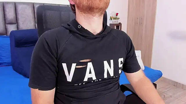 Snapshot of michacosio chatting on 11/26/25, 03:06 michacosio online show from 11/26/25, 03:06