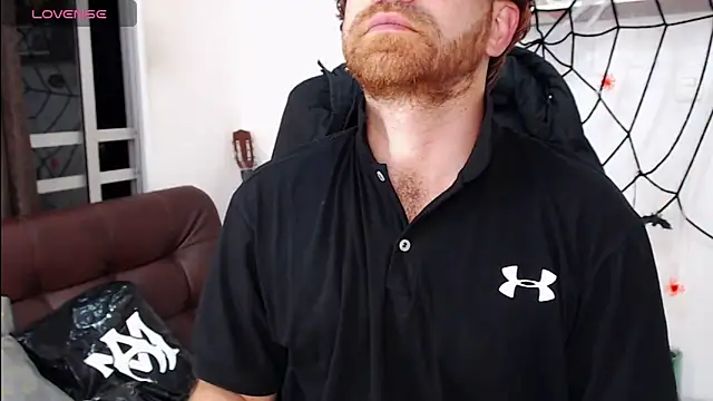 Snapshot of michacosio chatting on 10/21/25, 02:44 michacosio online show from 10/21/25, 02:44