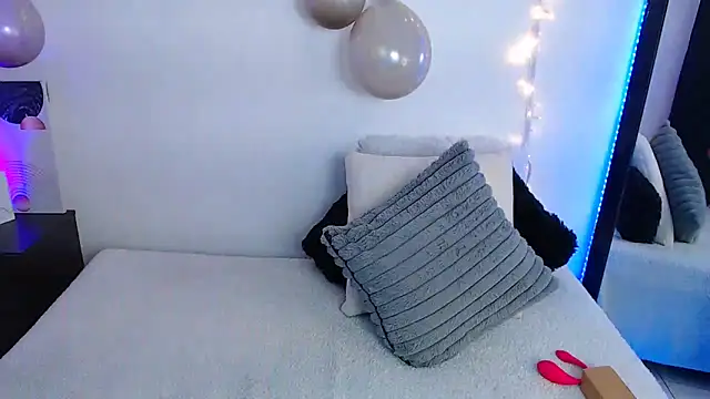 Isa Maiden1 online show from 03/13/26, 04:23