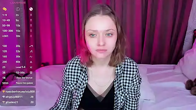 Snapshot of Linda_Bryant chatting on 02/15/25, 02:37 Linda Bryant online show from 02/15/25, 02:37