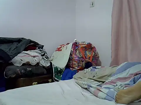 prettybeee online show from 04/12/26, 07:50