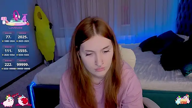  Chlo  e online show from 10/10/25, 12:33