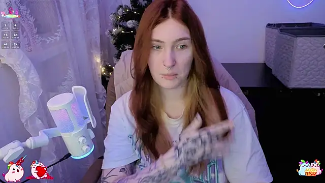  Chlo  e online show from 12/18/25, 02:21