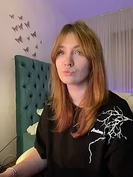  Chlo  e online show from 03/09/25, 11:03