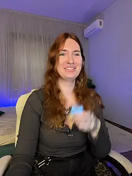  Chlo  e online show from 11/08/25, 12:42