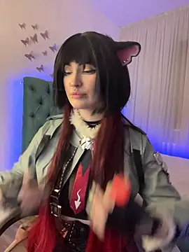  Chlo  e online show from 10/31/25, 10:38