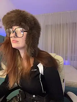  Chlo  e online show from 10/26/25, 09:48