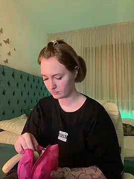  Chlo  e online show from 03/01/25, 11:26