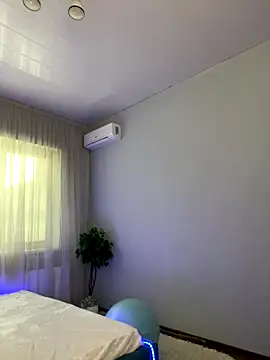  Chlo  e online show from 09/20/25, 12:43