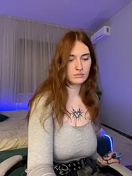  Chlo  e online show from 11/12/25, 01:59