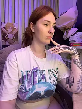  Chlo  e online show from 11/17/25, 01:09