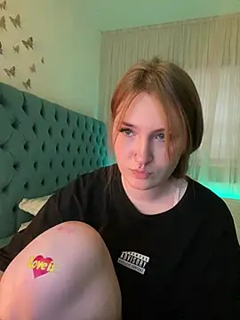  Chlo  e online show from 03/01/25, 05:42