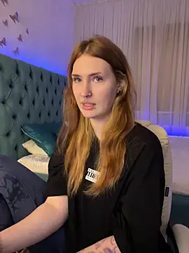  Chlo  e online show from 10/10/25, 09:15