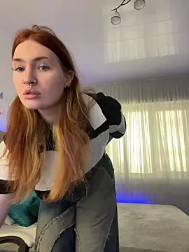  Chlo  e online show from 10/24/25, 10:58