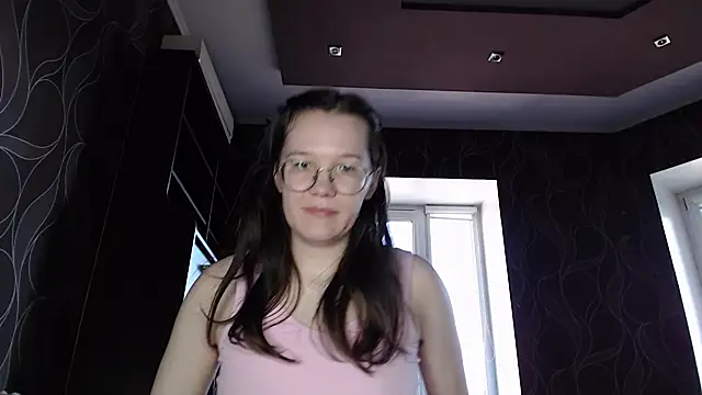 Snapshot of MiriamOr chatting on 03/21/25, 11:12 MiriamOr online show from 03/21/25, 11:12