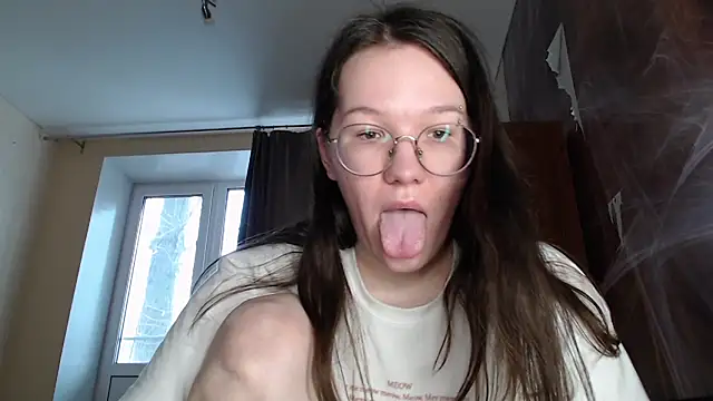 Snapshot of MiriamOr chatting on 01/20/25, 10:29 MiriamOr online show from 01/20/25, 10:29