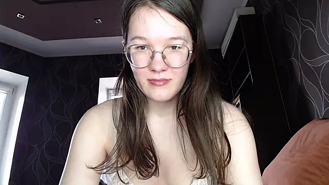 Snapshot of MiriamOr chatting on 03/10/25, 11:45 MiriamOr online show from 03/10/25, 11:45