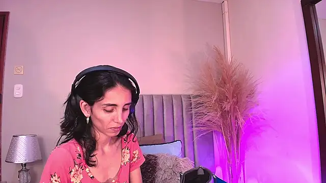 Nina Cavaali online show from 09/08/25, 06:18