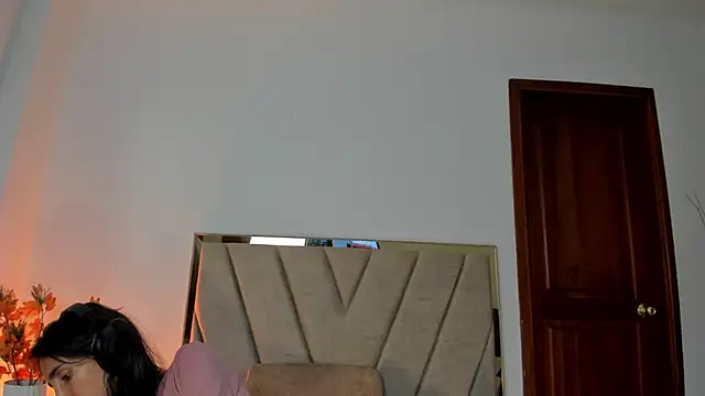 Nina Cavaali online show from 09/11/25, 06:19