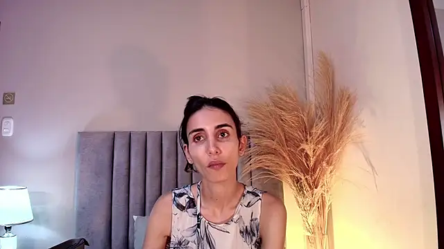 Nina Cavaali online show from 10/18/25, 05:59