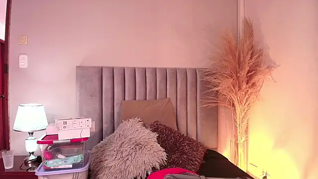 Nina Cavaali online show from 09/19/25, 06:23