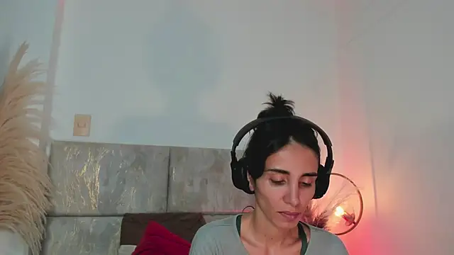 Nina Cavaali online show from 10/02/25, 06:22