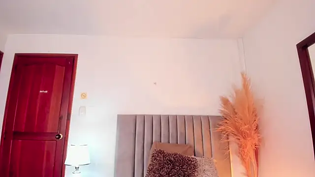 Nina Cavaali online show from 03/18/25, 06:17