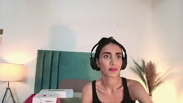 Nina Cavaali online show from 09/23/25, 06:26