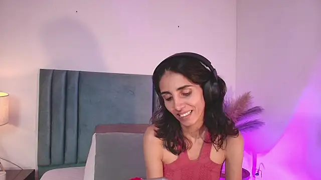 Nina Cavaali online show from 10/01/25, 06:23