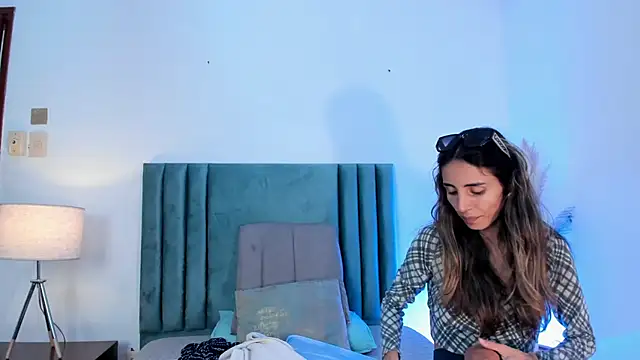 Nina Cavaali online show from 02/10/25, 06:03