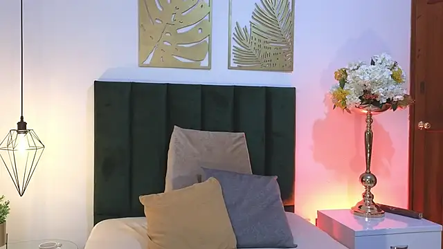 Nina Cavaali online show from 09/29/25, 02:34
