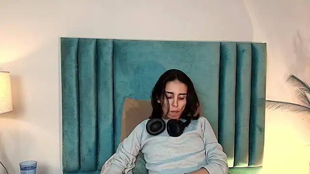 Nina Cavaali online show from 10/12/25, 04:30