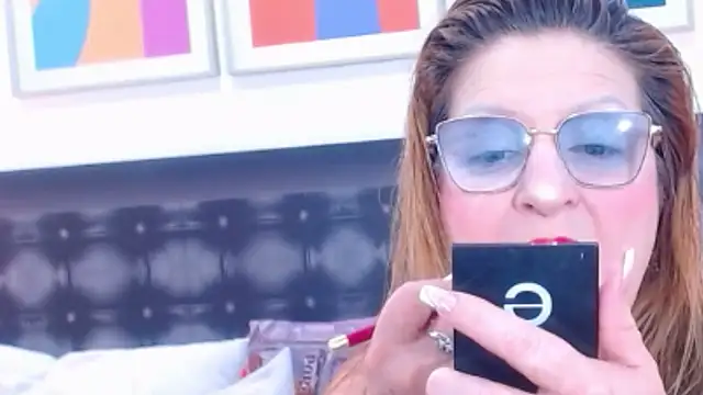 Snapshot of sandra_20 chatting on 11/12/25, 10:52 sandra 20 online show from 11/12/25, 10:52